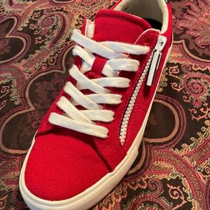 Tommy Hilfiger shoe for women worn once.